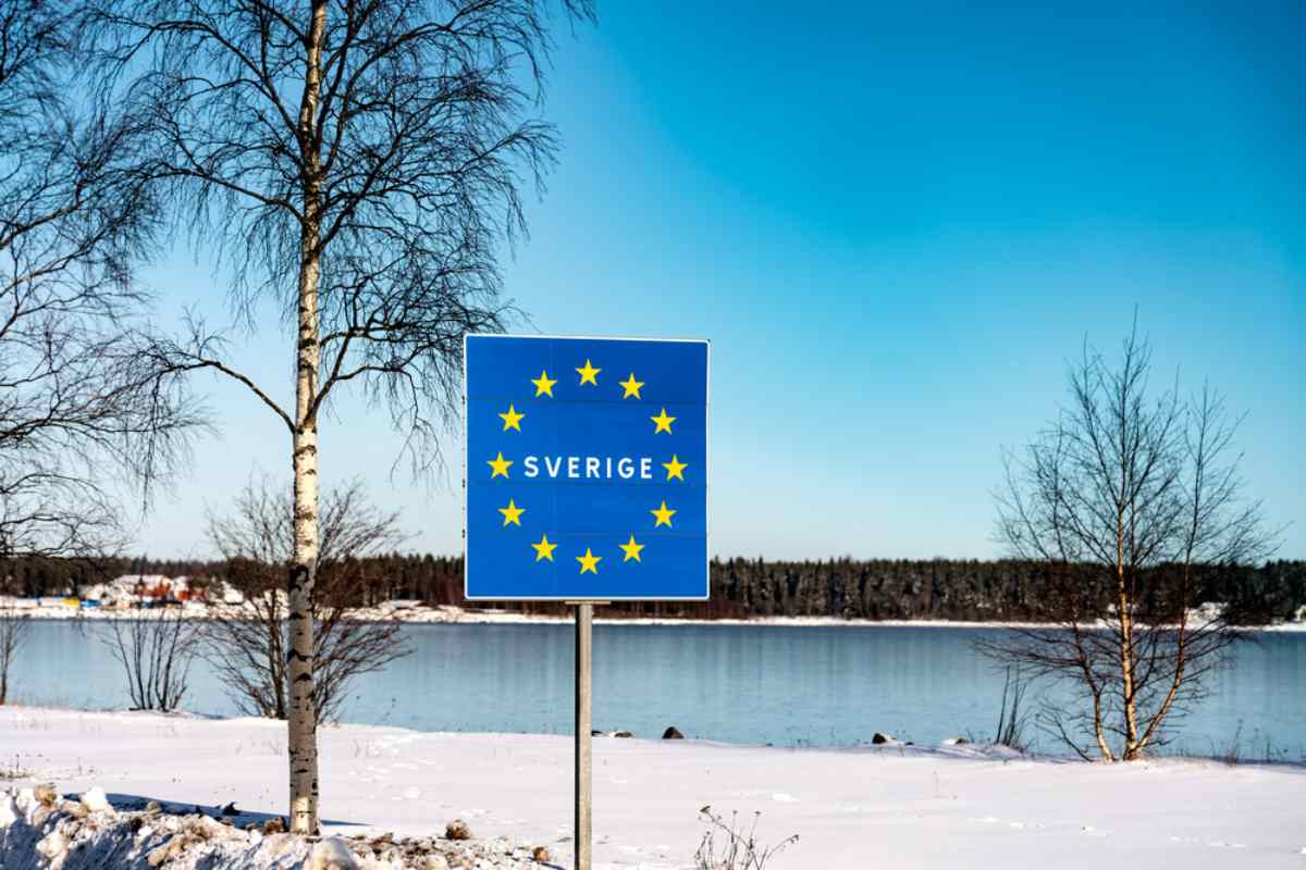 Swedish border sign in Swedish